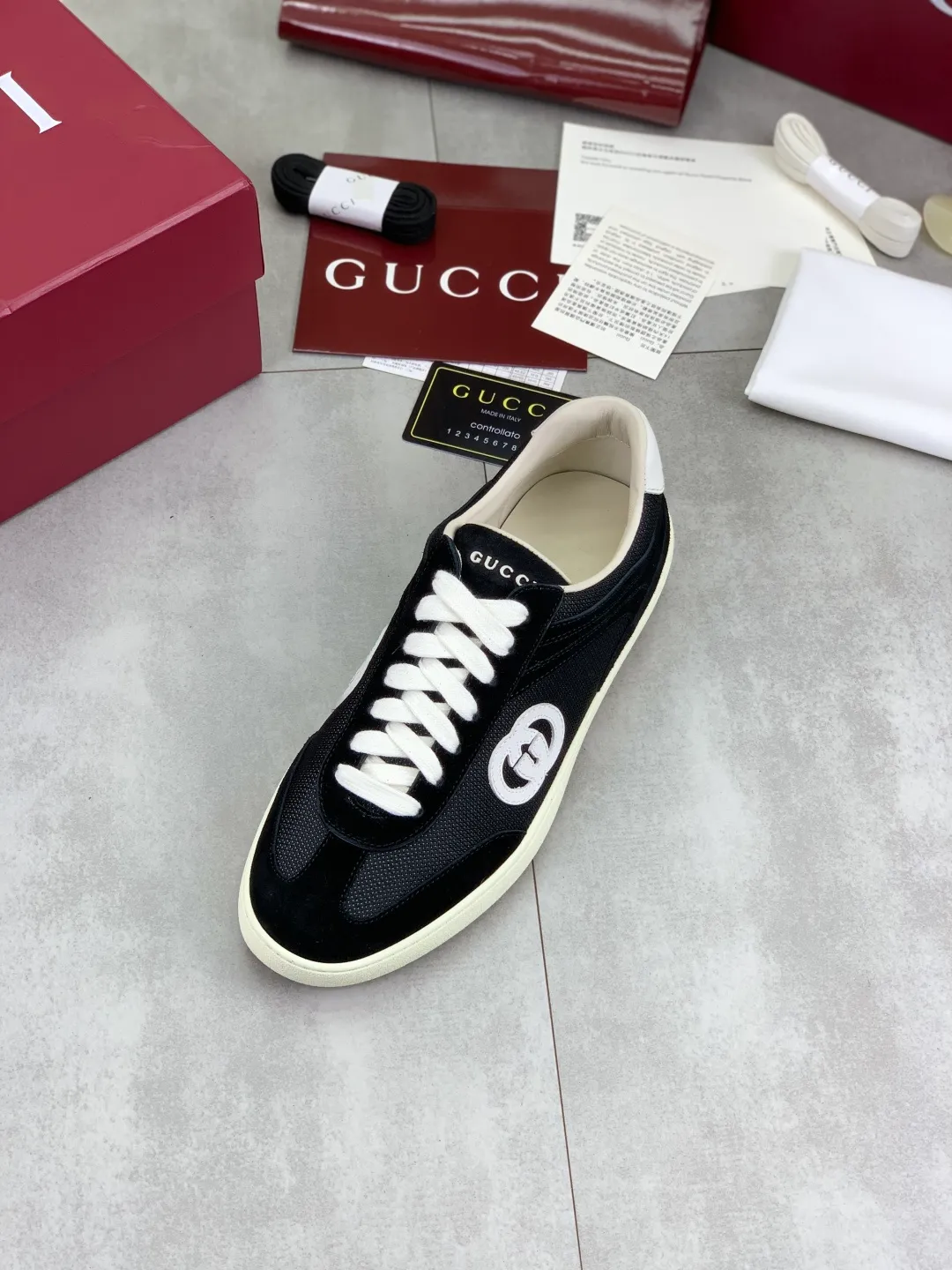 Men's shoes 💰P562 New GUCCI classic design moral training element catwalk model, matching version of top quality moral training shoes for men and women. Epoxy logo process is concave and convex, matching oil edge technology, punched cowhide cloth surface, suede cowhide surface splicing, breathable and not stuffy, the original overlasted shoe model is comfortable on the feet.  Fabric: Matched leather + cloth + mesh Lining: Water-dyed sheepskin Foot: Water-dyed sheepskin Outsole: Original molded TP matching environmentally friendly material Packaging: Top counter full set of packaging Female 35-42 (Female 41.42. Customized) Male 39-46 (46 customized)